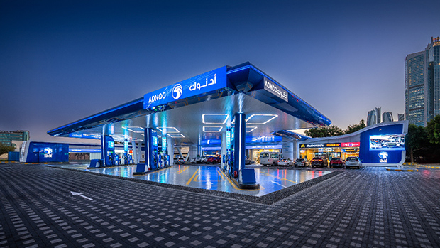 ADNOC instaluje fotovoltaiku na čerpacích stanicích